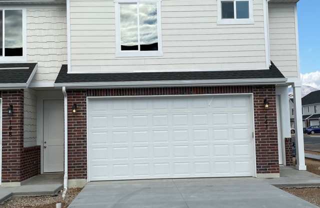 Beautiful 3 Bed, 2.5 Town Home! Available Now! See Our 3D Tour of This Property! Available on June 20th!
