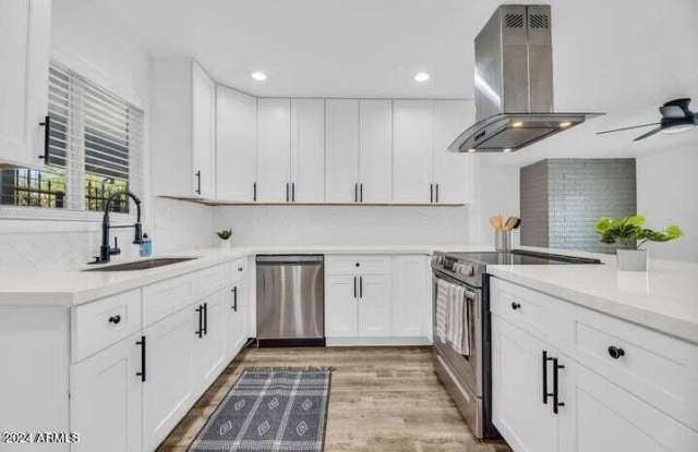 Photo of 1734 E LAGUNA Drive