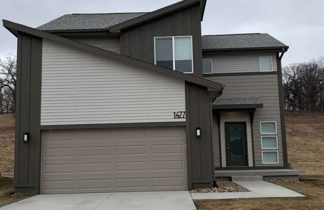 Luxury Homes in West Des Moines - RENT SPECIAL!