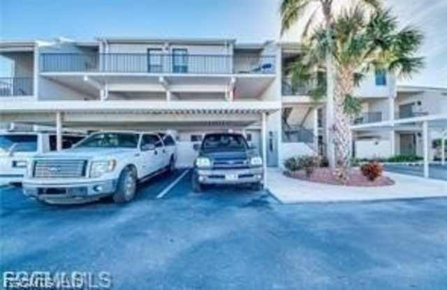 Photo of 1206 SE 40th Street unit: 302