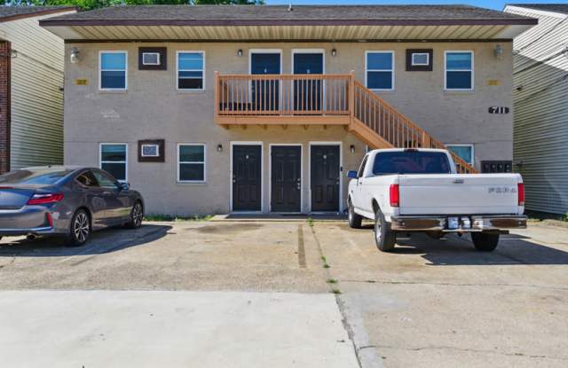 711 Easy Street