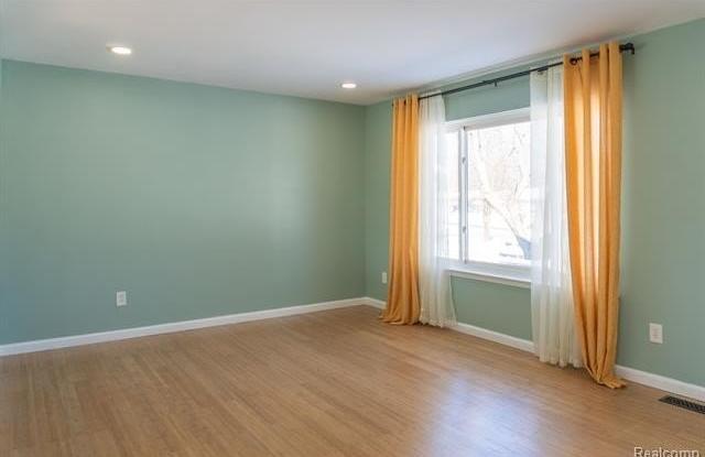 27619 SHIAWASSEE Road