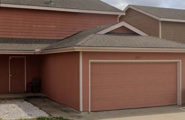 3 Bed 2.5 Bath 2 Car Garage Split Duplex- Pets ok!