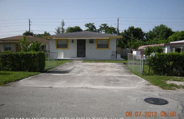 210 NE 35 CT - 210 Northeast 35th Court, Oakland Park, FL 33334