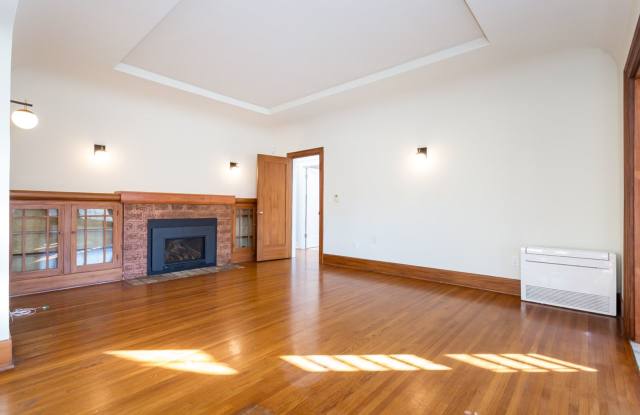 Charming Spanish in Kensington