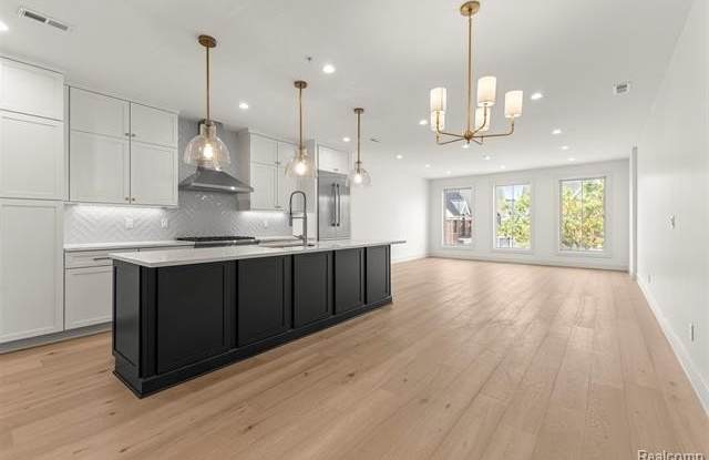 156 N Center Unit 203