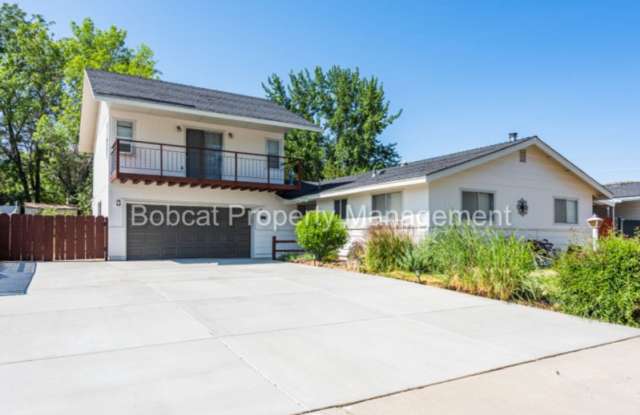 517 Lander Dr