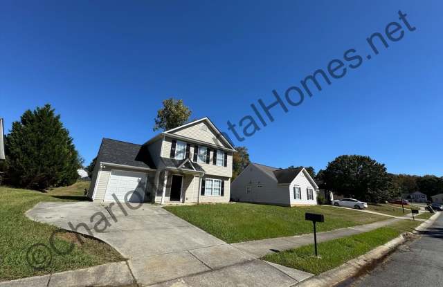 Nice 3 bedroom 2.5 bath home in Charlotte!