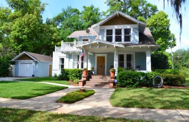 Charming 3 BR Home in Thornton Park - Quick Walk to Restaurants and Shops!