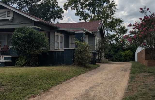 816 Goldwire Street Southwest