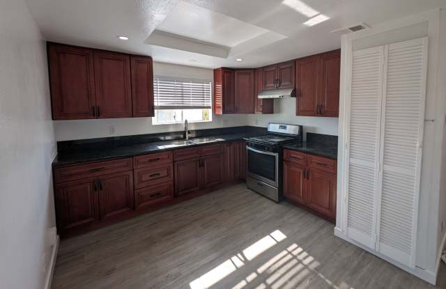 Photo of 11944 Runnymede St