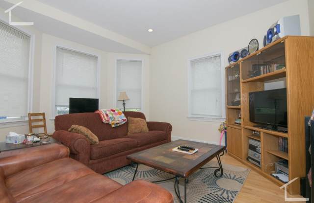 Modern Top Floor 3-bed 2-bath Packard's Corner