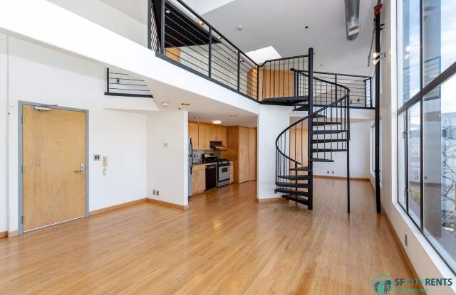 Mission District: Top Floor Loft w/ Roof Deck, Parking  W/D in unit