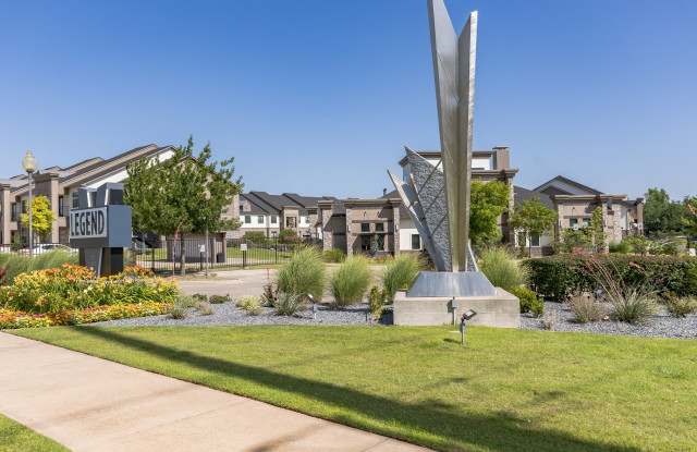 2133 E 2nd St Unit A21