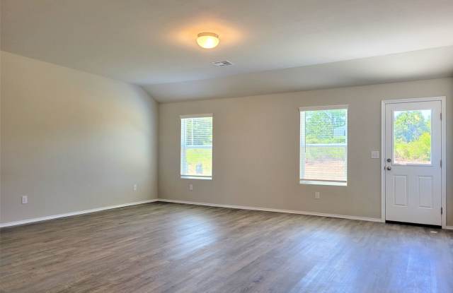 Available Now! Your River Mist Haven! ***Move In Special - 1st Full Month Free with a 18-Month Lease or 50% 1st Full Month with a 12-Month Lease*** Welcome Home to Luxury Living: Discover Your Dream Space!