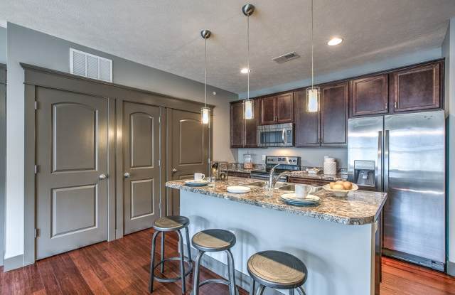 Photo of 1010 on the Lake