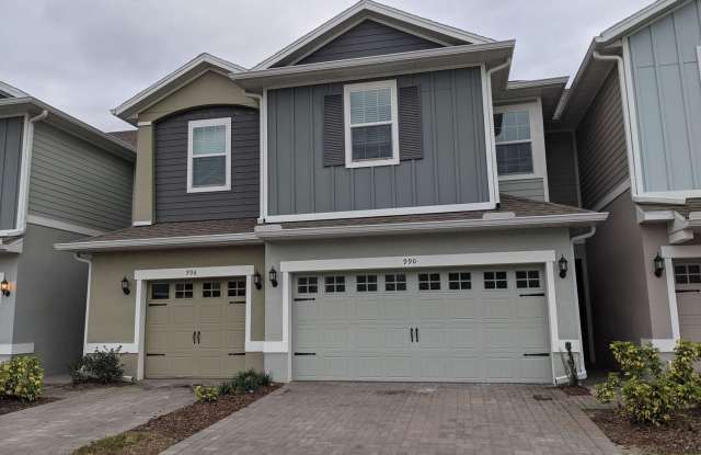 990 E 10th Street