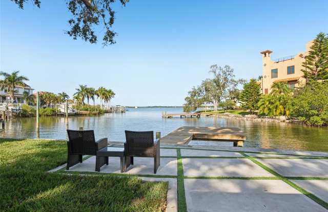 1739 BAYOU GRANDE BOULEVARD NE