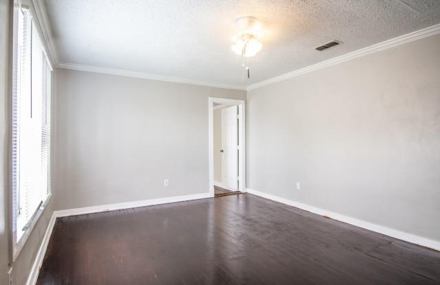 Updated 3/1 in Central Lubbock!!