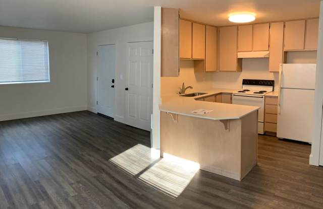 Photo of 806 E White Birch Ave