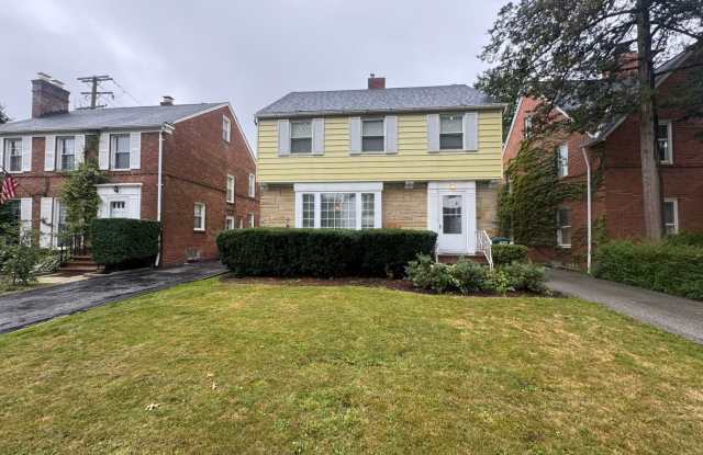 Photo of Charming 3-Bedroom Property in Prime Location