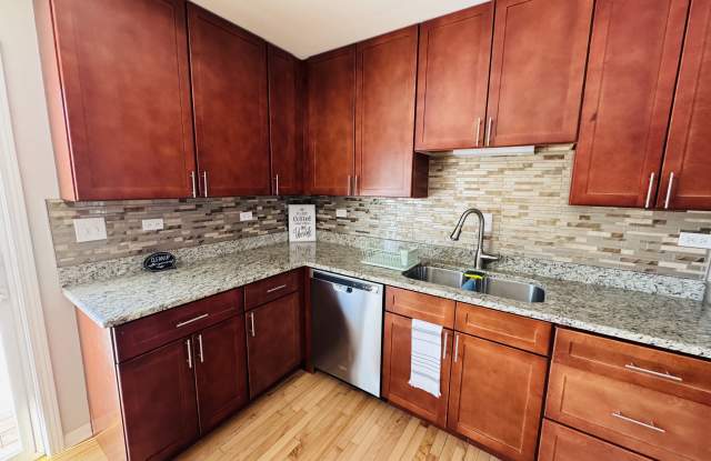 Photo of 7008 Hawthorne Ln