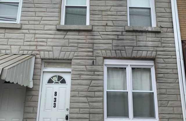 833 Bingaman Street