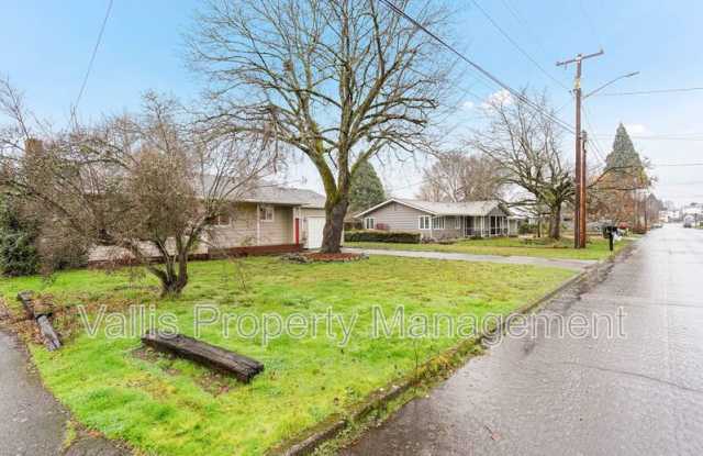 389 Appleblossom Ave N