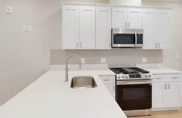 Full Luxury Renovation! Laundry in Unit! Near T,