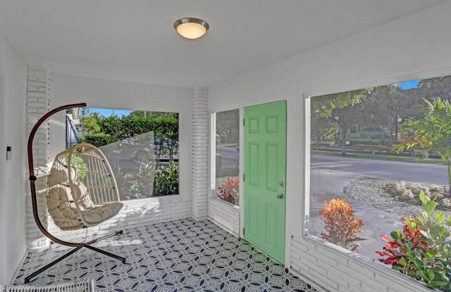 1121 Southwest 15th Avenue