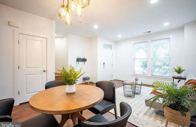 Photo of 2215 RICHMOND Highway unit: 101