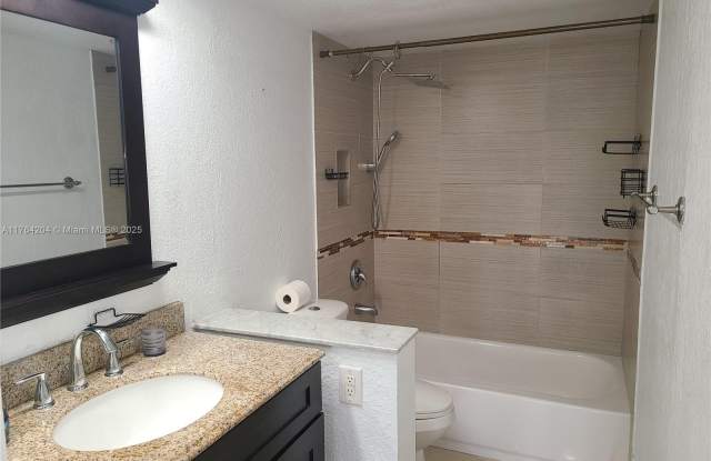 2318 S Cypress Bend Dr