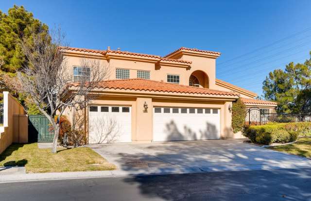 BEAUTIFUL 4 bedroom home with 2 Primary bedrooms in Canyon Gate Golf Course Community!
