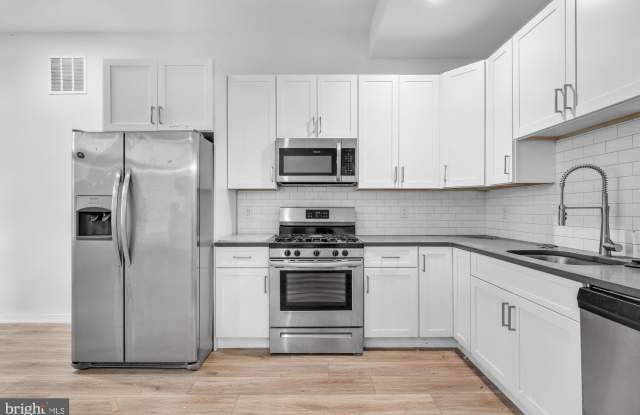 385 MARTIN Street unit: 1R