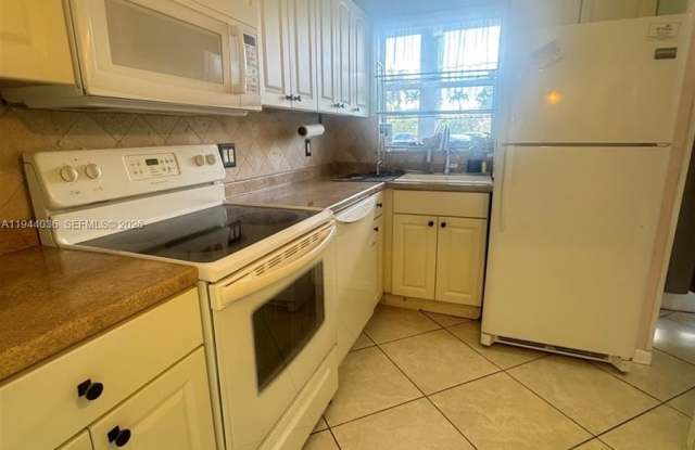 8590 Sunrise Lakes Blvd