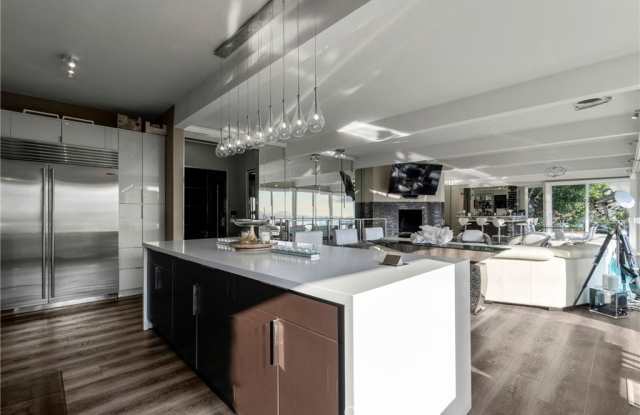 1737 Sunset Plaza Drive