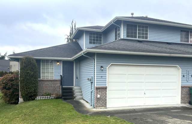 South Marysville Duplex - Avail Now!