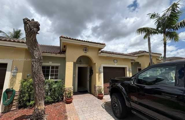 Photo of 3279 NE 11th Dr