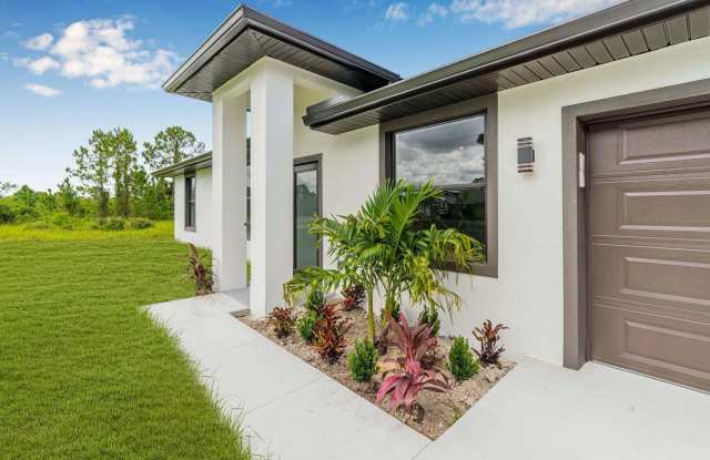 Single family for rent in Lehigh Acres zip code 33972. 3bed/2baths.Rapid approval.