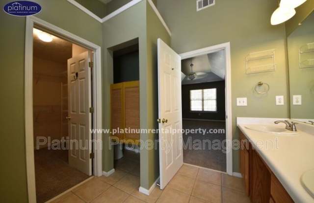 1325 Holleybrooke Dr