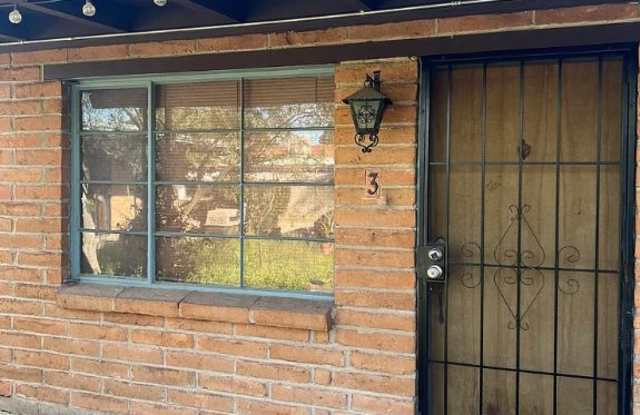 Photo of 2541 East Elm Street #3 - 1