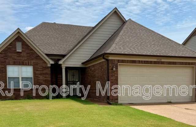 5520 Kaitlyn Dr E