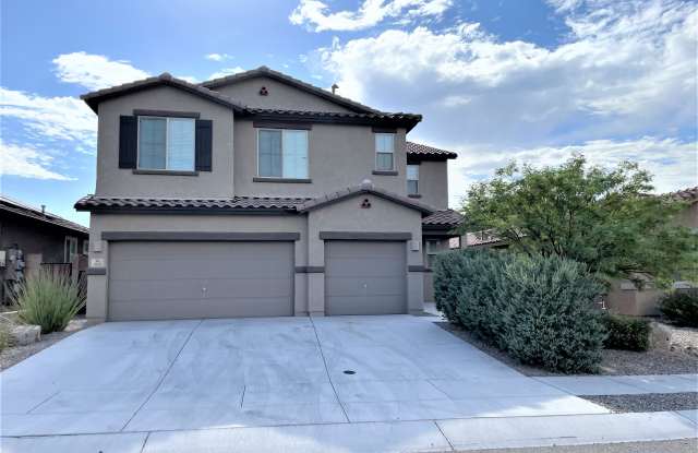 9450 N Andrina Dr