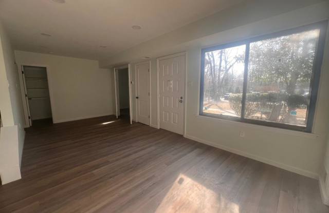 2009 Greenwood Drive