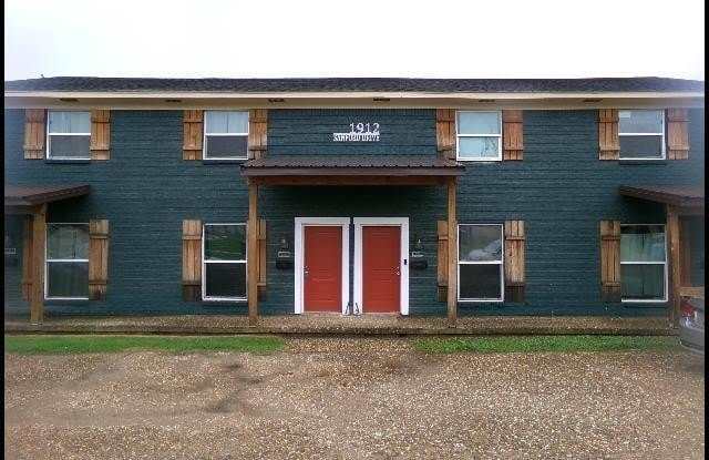1912 Sanford Drive Unit 2
