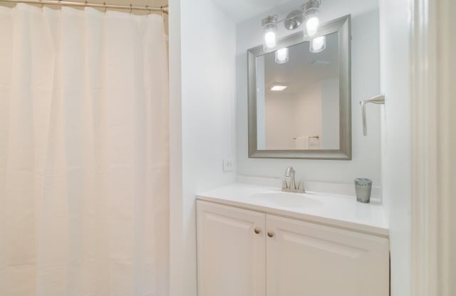 800 Crestwood Court S