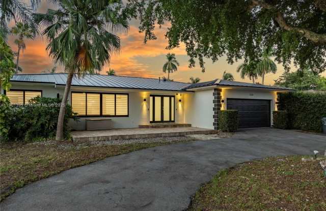 Photo of 1141 N Northlake Dr