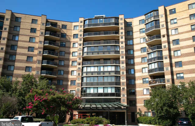 Photo of 8350 GREENSBORO Drive unit: 517