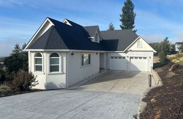 Photo of Newer Construction 2,500 Square Foot 3 Bedroom 2.5 Bathroom Fountaingrove House