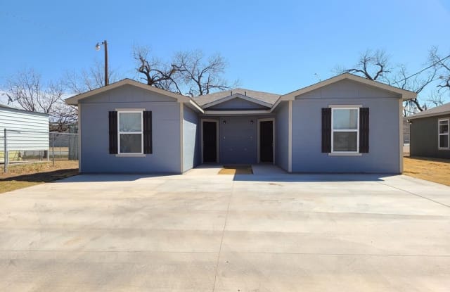 35 W 8th St - 35 West 8th Street, San Angelo, TX 76903